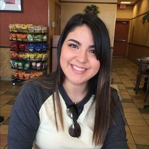 Meet your Posher, Alexia